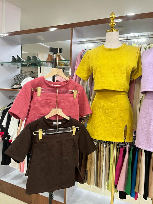 MODERN GRIL Crop Top With Side Slit Skirt